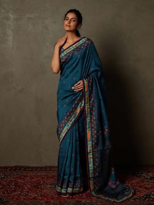 Teal & Navy Chowki Saree With Unstitched Blouse - Image 5